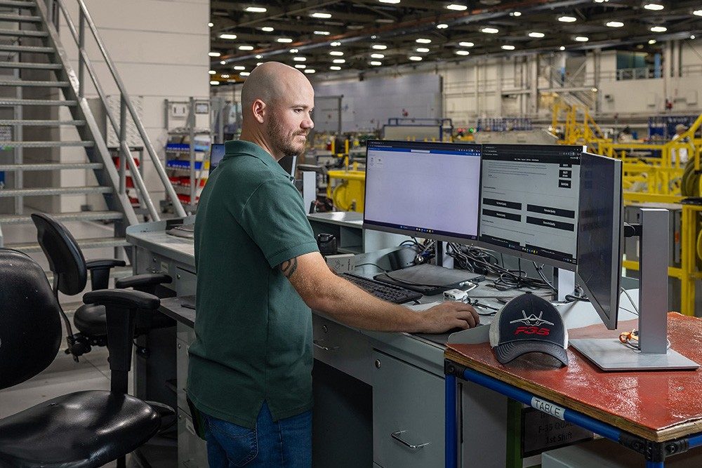 hegseth-visit-with-employees