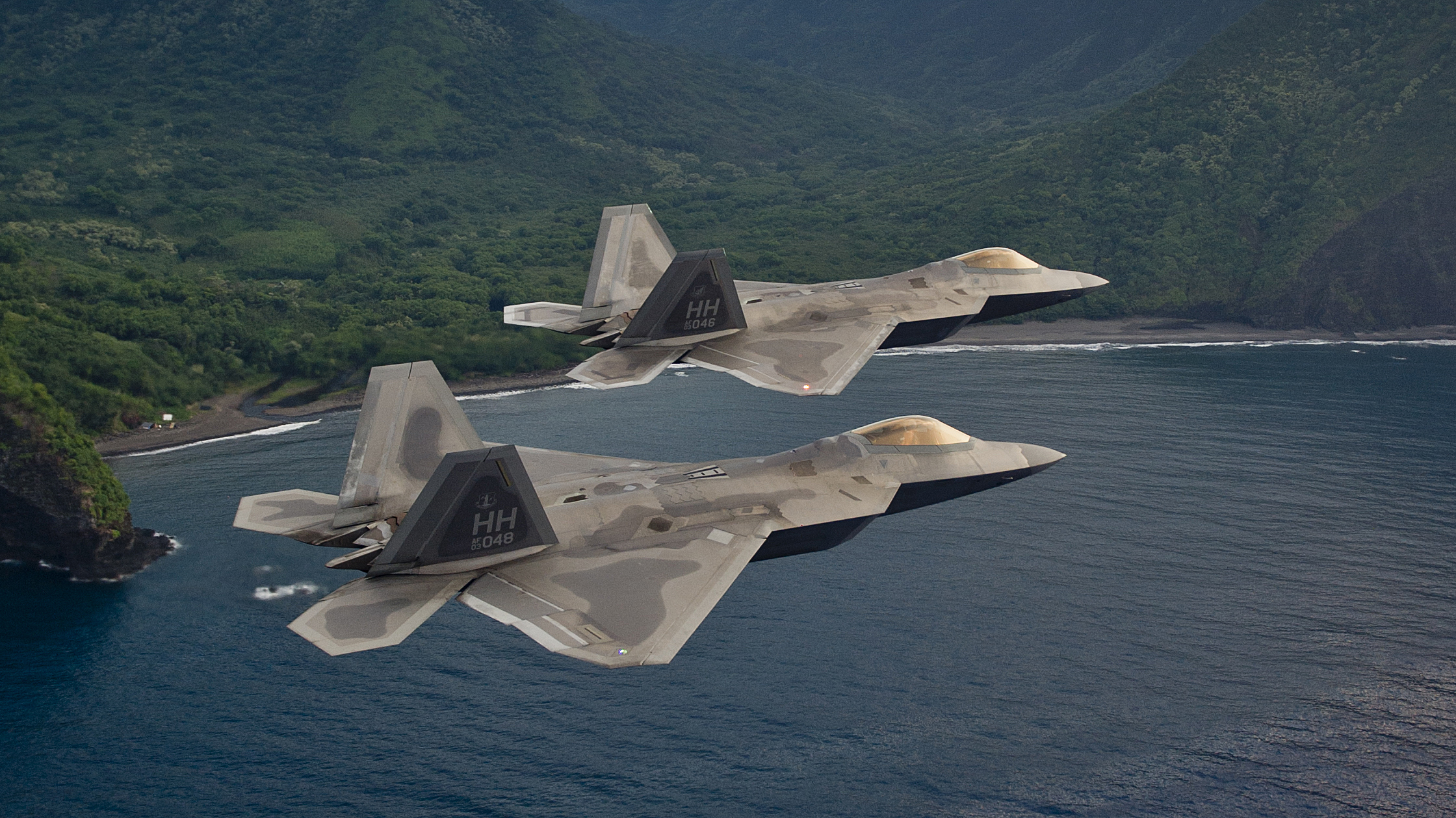 LOCKHEED MARTIN F-22 RAPTOR FIGHTER JET PHOTO AIR FORCE MILITARY AVIATION POWER 