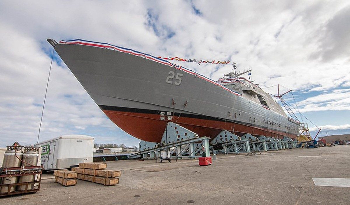 2020: Το Littoral Combat Ship 25 στο στρωμένο με τσιμέντο ναυπηγείο της FMM.