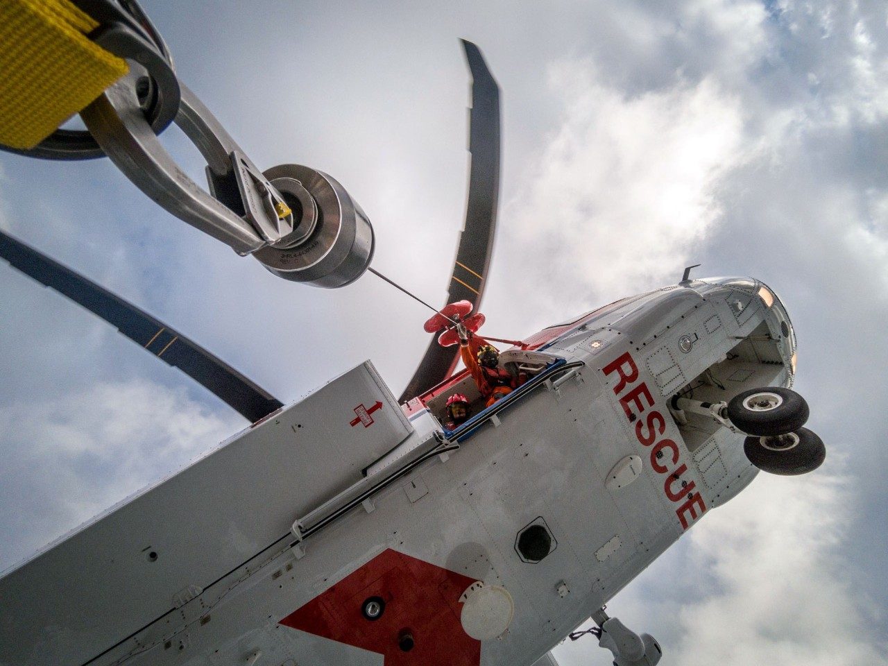CHC brings storm-doomed sailboat crew to safety in an S-92® helicopter
