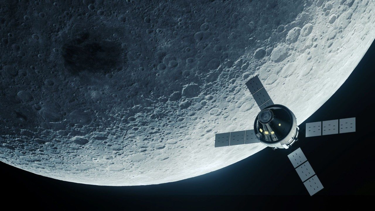 Rendering of Orion flying above the lunar surface.